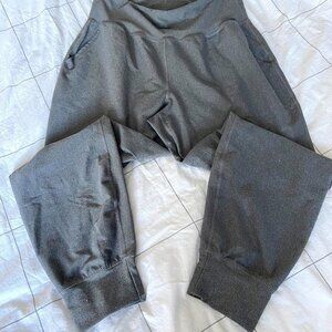 🎀 3 for $25 Old Navy Active High Rise Legging Go Dry. Size  L GUC Grey